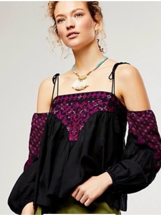 Free People Tops - NWT Free People Vacay Vibin
Cold Shoulder Top M
Embroidered Peasant Tassel